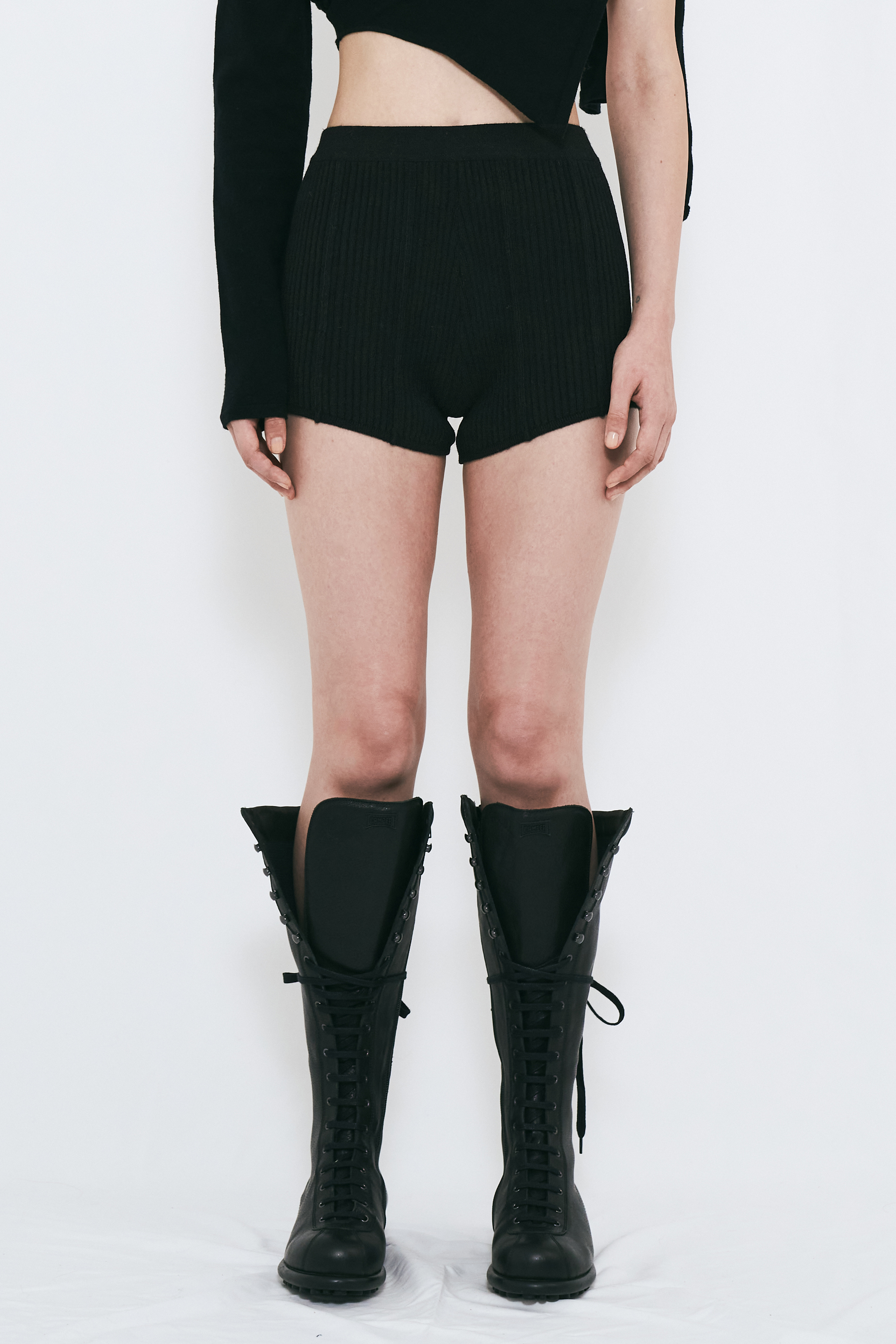 【PRE ORDER】V CUT KNIT SHORT PANTS / BLACK