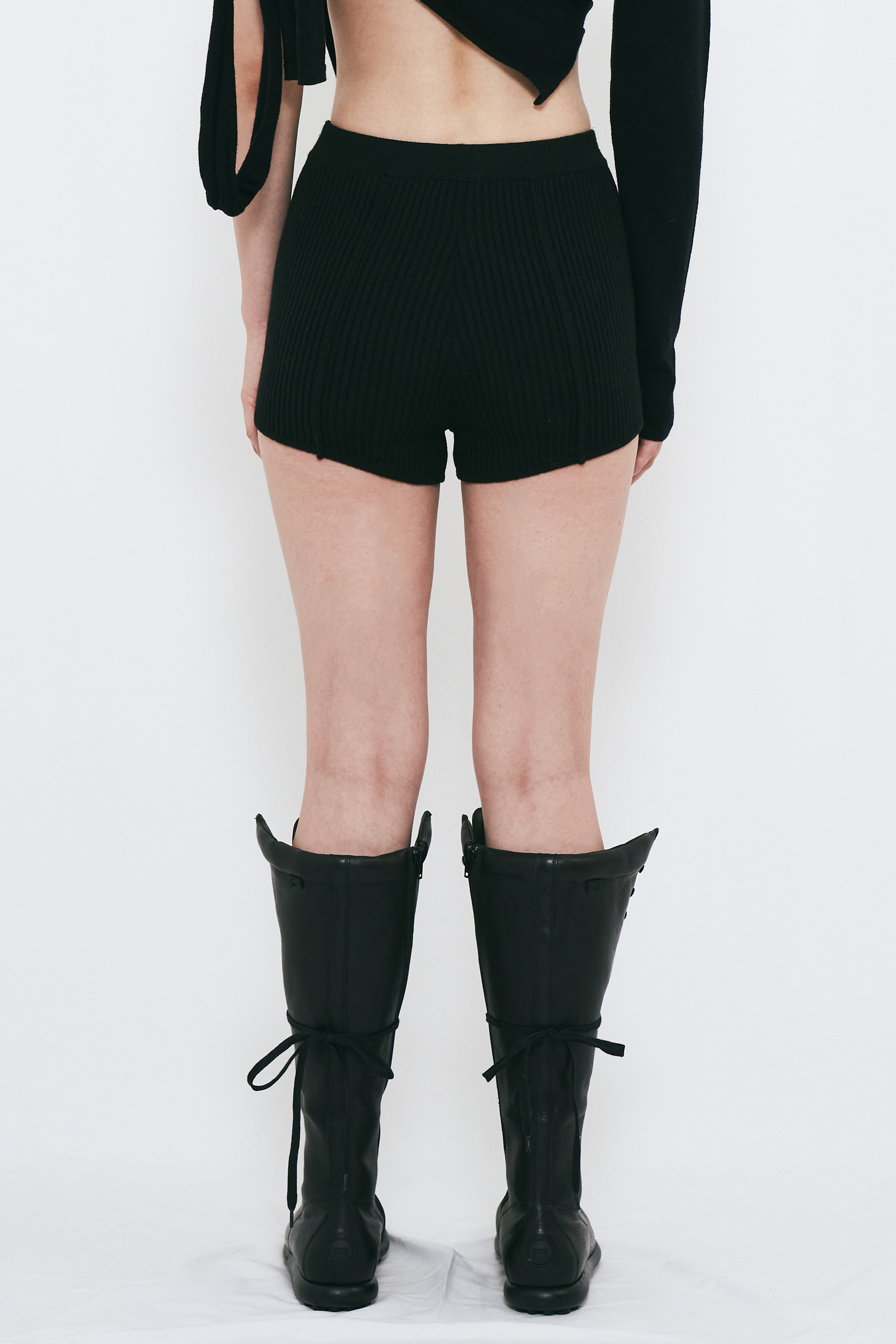 【PRE ORDER】V CUT KNIT SHORT PANTS / BLACK