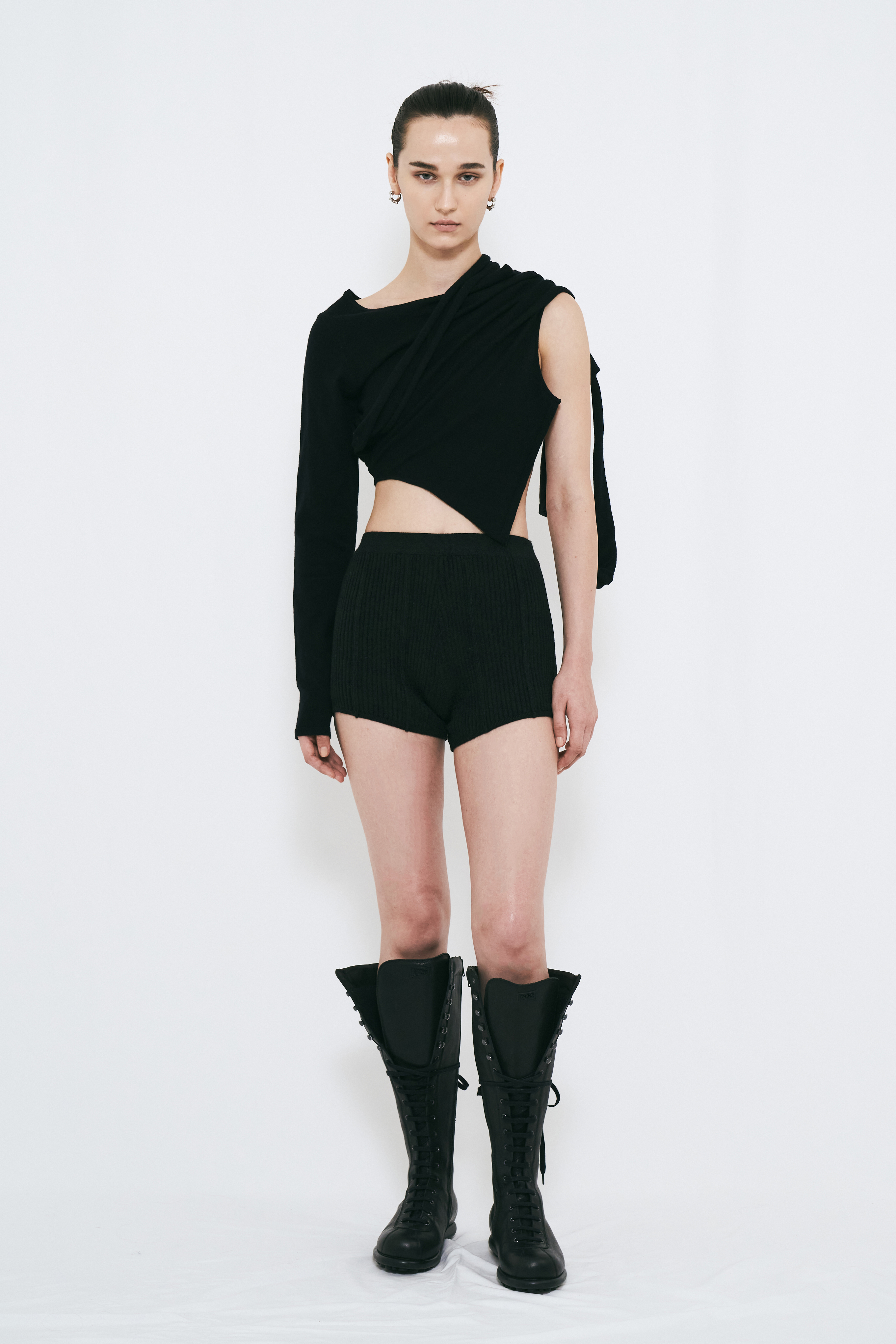【PRE ORDER】V CUT KNIT SHORT PANTS / BLACK