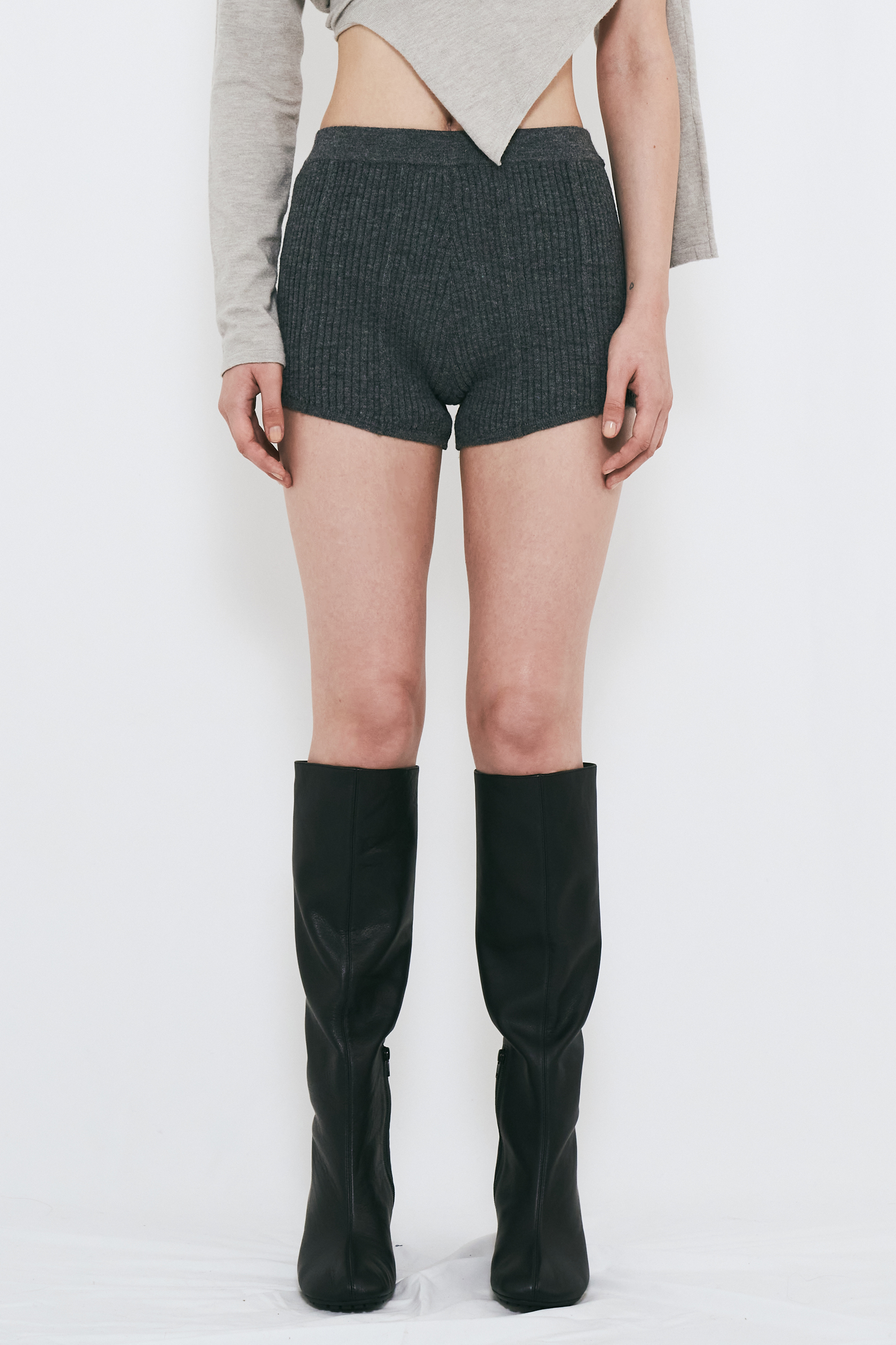【PRE ORDER】V CUT KNIT SHORT PANTS / GARY