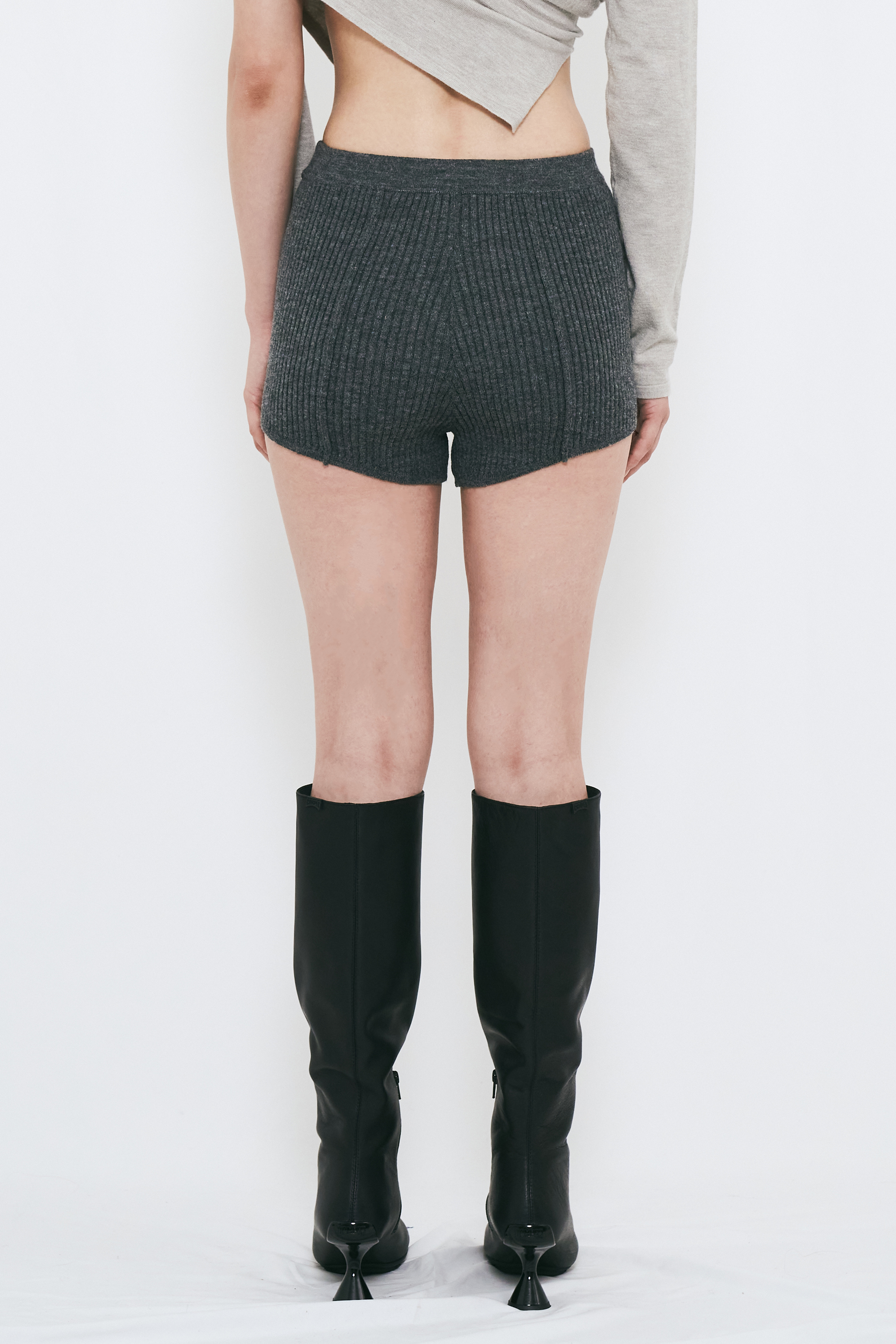 【PRE ORDER】V CUT KNIT SHORT PANTS / GARY